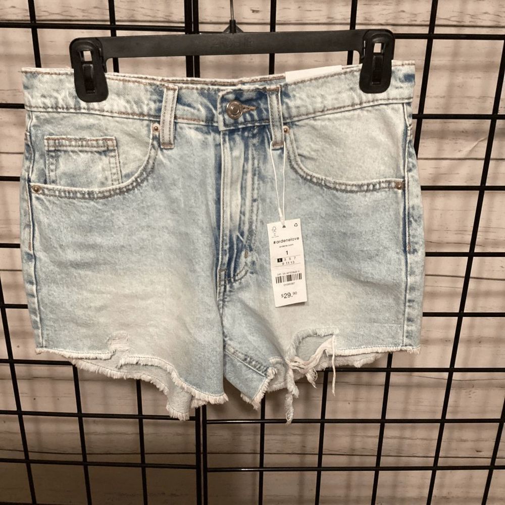 Classic Denim Shorts Light Denim B258